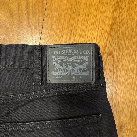 Levi's Men's Dark Denim Shorts - Picture 3 of 4